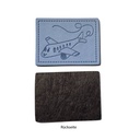 Kreativartikel.ch Kunstleder Label 4 x 3 cm Flugzeug 629 3445 000 Rückseite