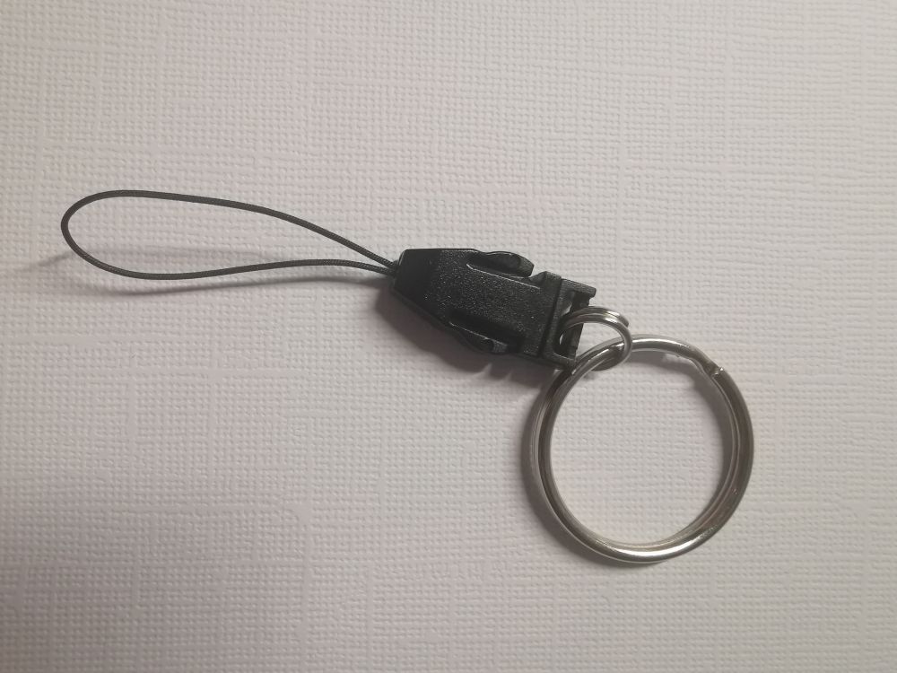 Steckschnalle klein schwarz mit Schnur und Ring