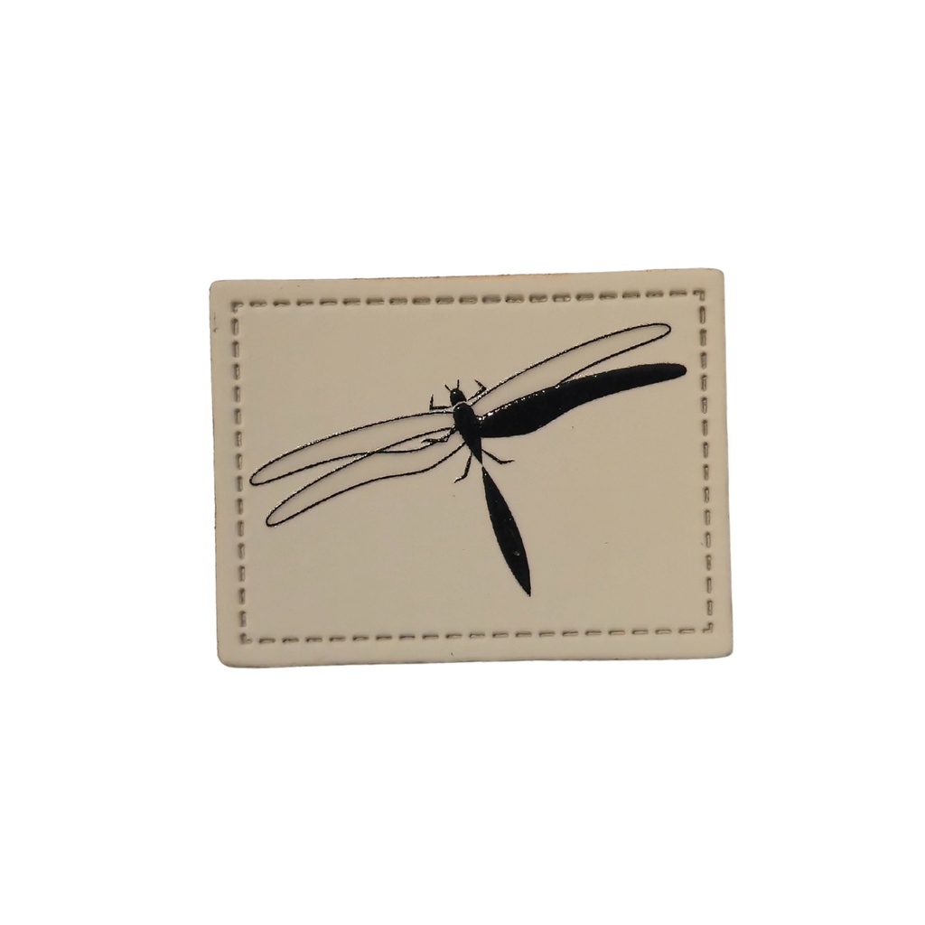"Libelle" nachleuchtendes Kunstleder Label 4 x 3 cm