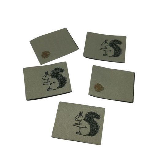 [630 9938 000] 5er Set Weblabel zum Einnähen Eichhörnchen und Haselnuss 30 x 39mm